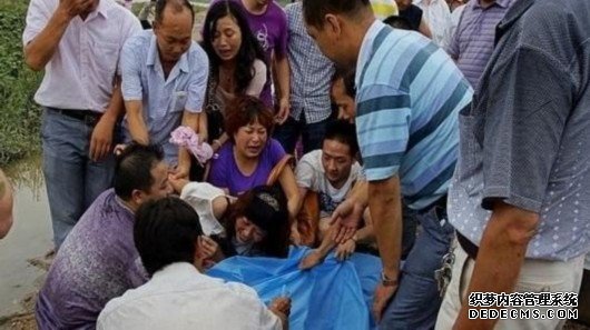 河堤垮塌致水利局长遇难 当地否认系豆腐渣